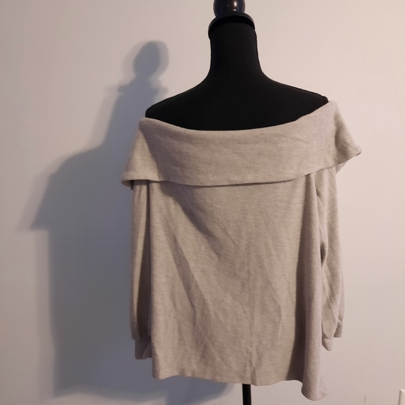 Off-Shoulder Sweater - Picture 11 of 13